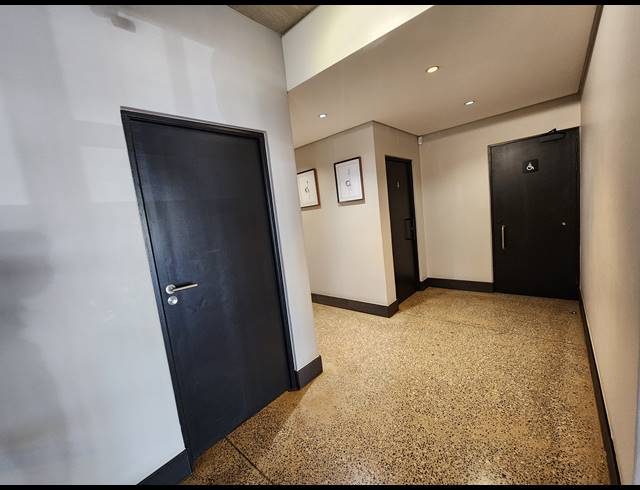 48M² OFFICE TO LET IN ROOIHUISKRAAL NORTH